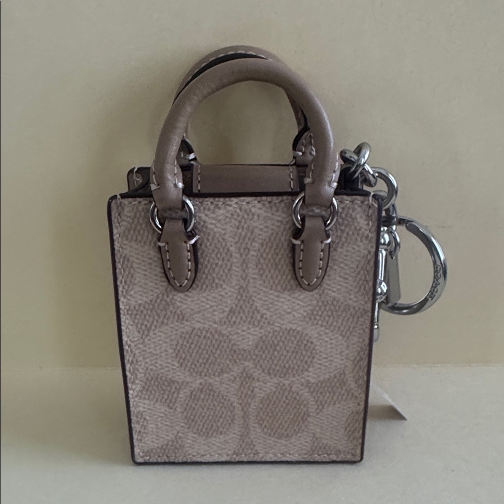 COACH CX069 SVPWH Credit Card Case Key GOP Bag Tote Charm NWT $138 - Picture 5 of 8